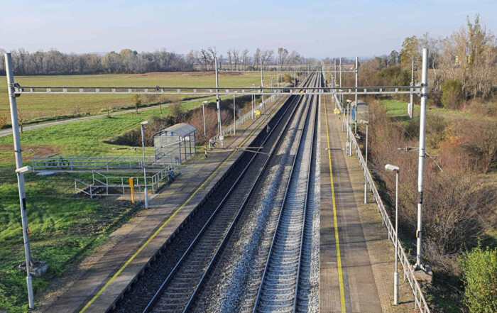 Zastávka na znamení Ladná, na trati z Břeclavvi přes Šakvice do Brna.