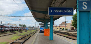 Hlavní nádraží v Hradci Královém, 3. nástupiště u 5. koleje