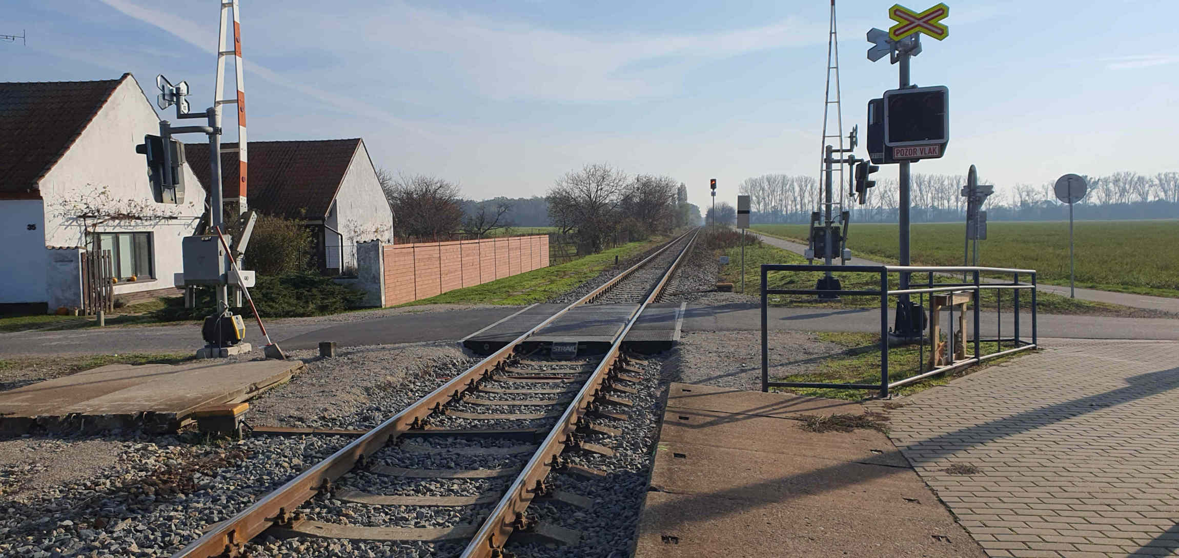 Přístup na nástupiště na zastávce Dobré Pole