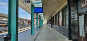 Pardubice hlavní nádraží, cesta na nástupiště u koleje 1 a 2