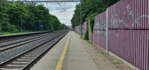 Zastávka Praha-Dolní Počernice, nástupiště u koleje 2