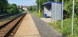 Praha-Žvahov, přístup na nástupišti u koleje 2