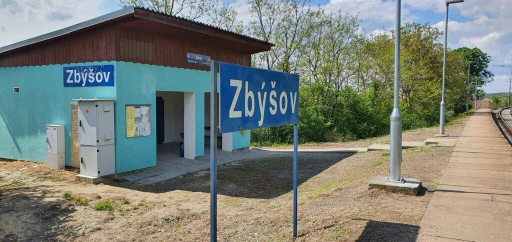 Železniční zastávka Zbýšov