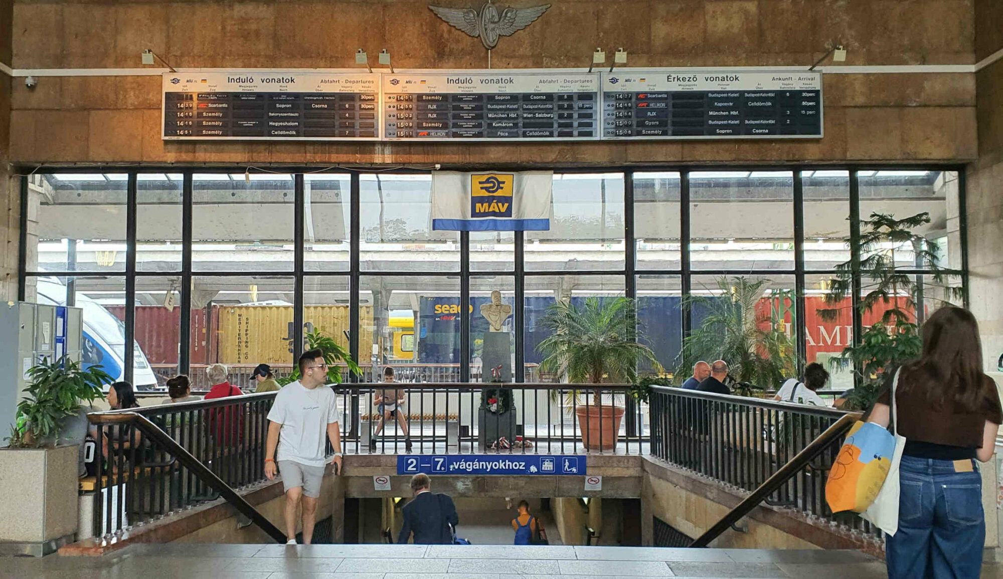 Služby a odjezdová hala na nádraží v Győr