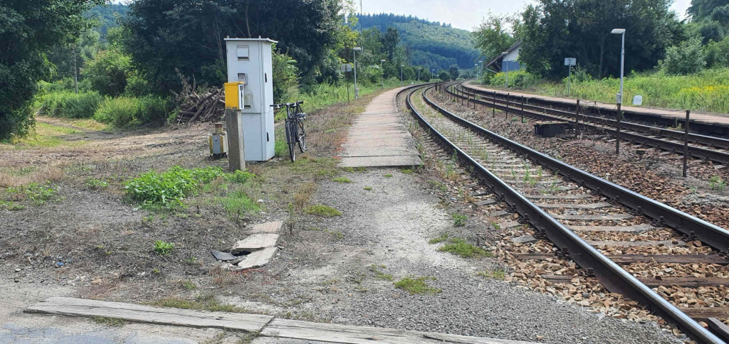 Jestřabice vlakem: přístup na nástupiště směr Brno