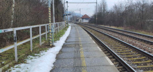 Vlaková zastávka Zboněk, nástupiště u 1. koleje