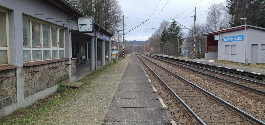 Vlaková zastávka na znamení Hamry nad Sázavou