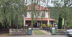 Nejbližší restaurace od nádraží Karlštejn